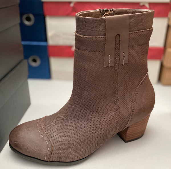 Miss M - Kanani boot